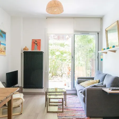 Beautiful With Terrace In Belleville